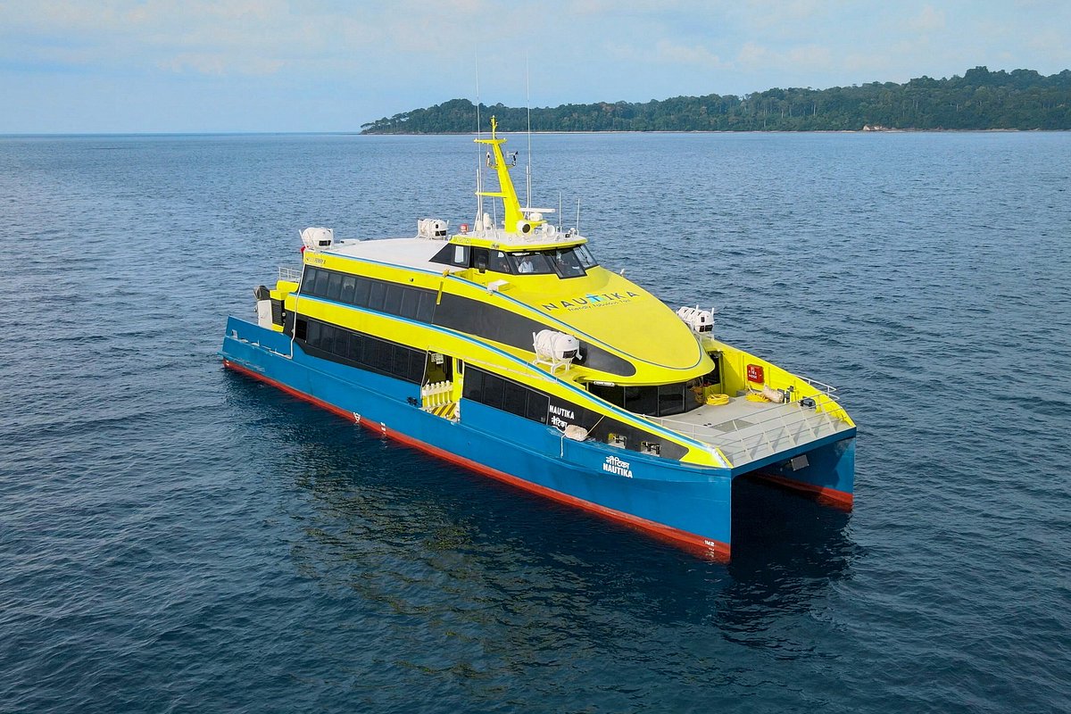 NAUTIKA catamaran